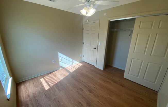 2 beds, 2 baths, 963 sqft, $876, Unit M11-H