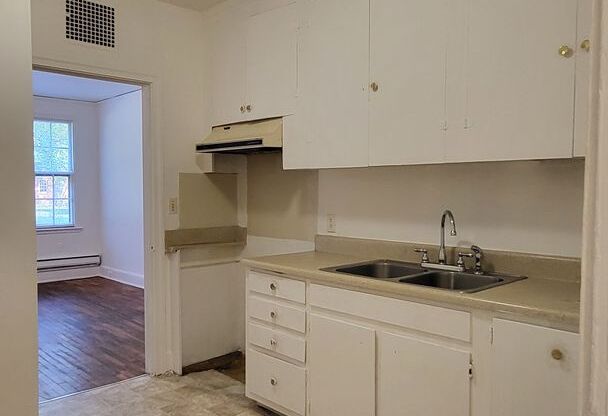 2 beds, 1 bath, $750