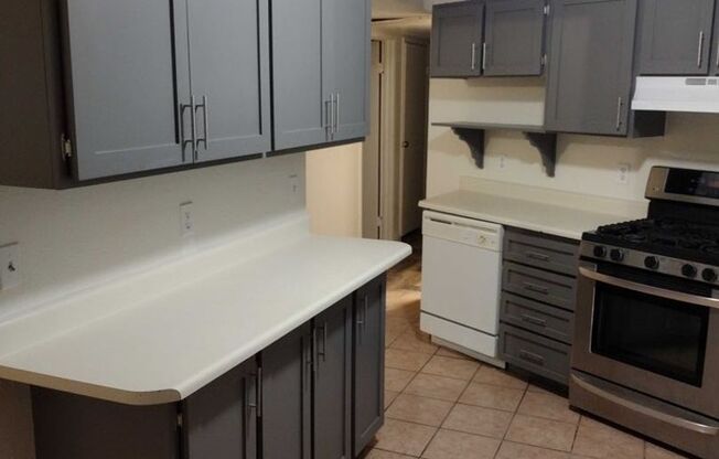 4 Bedroom 2 Bathroom  Tropicana & Mountain Vista