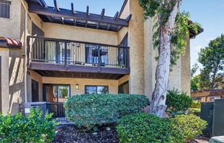 Prime 1-Bedroom Laguna Hills Ground-Floor Condo Near Laguna Beach and Parks