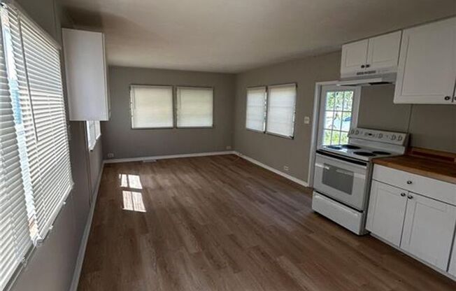 Imperial Harbor Home - First Month Rent FREE!