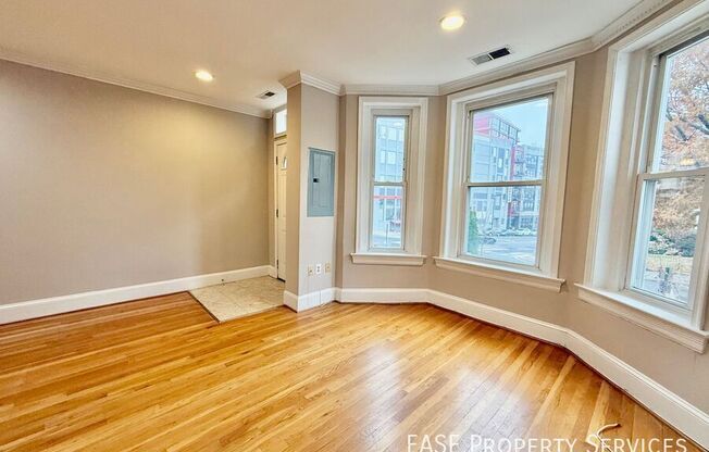 152 R ST NE