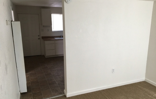 1 bed, 1 bath, $825, Unit B