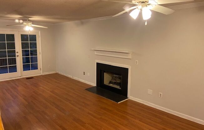 Charming 3 Bed/2.5 Bath Home in Hedingham!