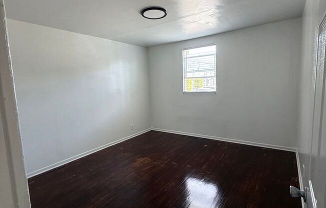 6101 CLYBOURN