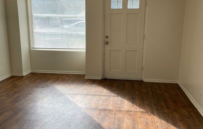 2bed 1bath Duplex in The Heart of Town!!