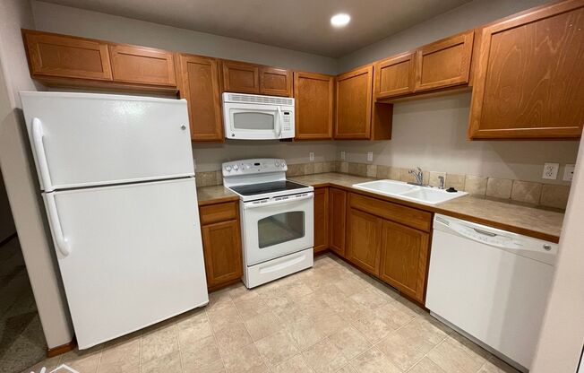 3 beds, 2 baths, $1,750, Unit 2000 Wellington Dr-2000 A