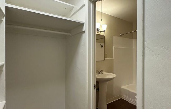 Studio, 1 bath, $1,425, Unit 209
