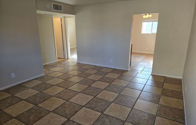 2 beds, 1 bath, 750 sqft, $1,175, Unit UNIT 3