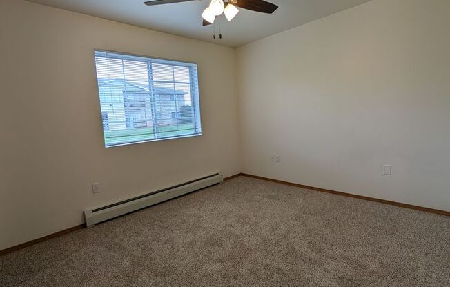 2 beds, 1 bath, 1,100 sqft, $1,359, Unit 1053 6309