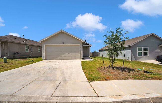 Beautiful Rental Home Located near 410 and Old Pearsall Rd.