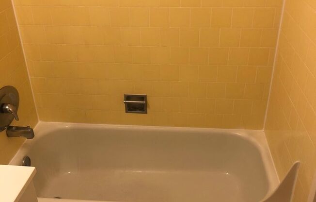 Studio, 1 bath, 378 sqft, $2,295, Unit 36