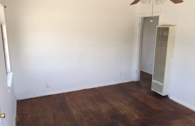 2 beds, 1 bath, $800