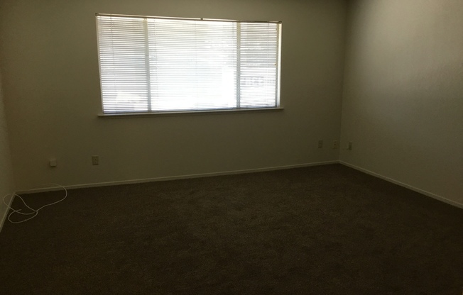 563 W. Alamos Avenue Clovis