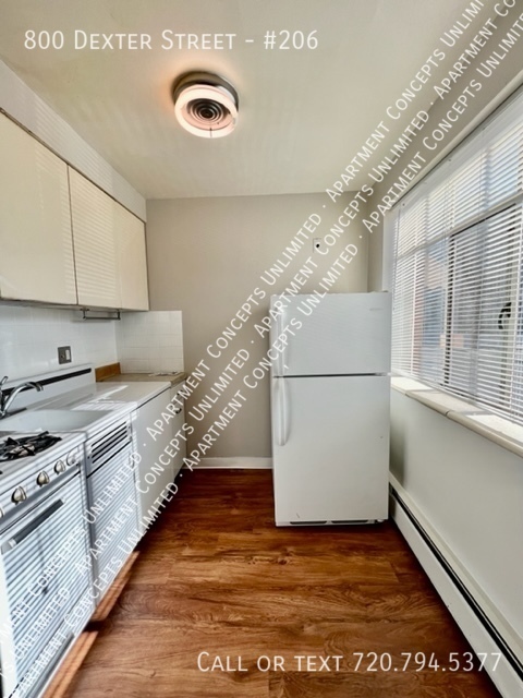 800 DEXTER ST
