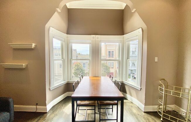 Charming 2bd/1bth w/SUV Parking & Storage