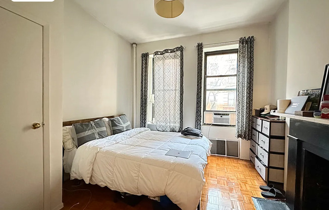 306 W 21 ST