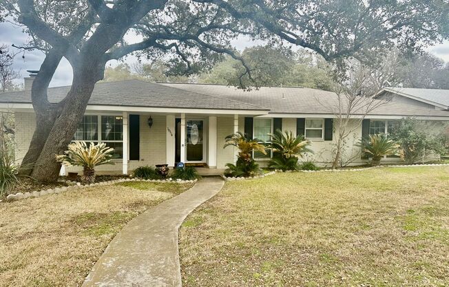 July Move-In Special - Fabulous 4/2 single story on large corner lot ~ great location!