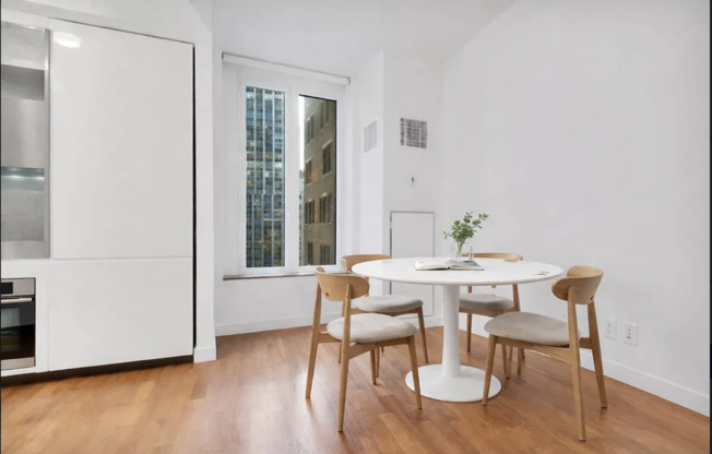 3 beds, 2 baths, 1,400 sqft, $9,750, Unit 18H