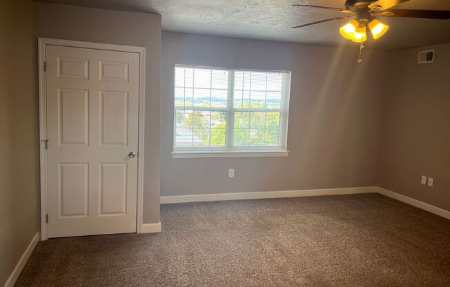 2 beds, 1 bath, 939 sqft, $1,250