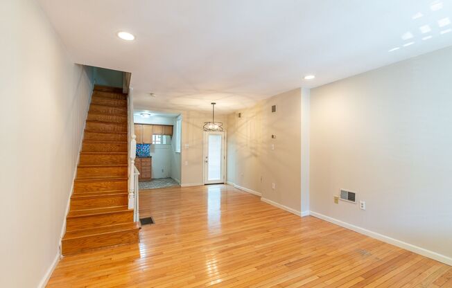 Location Location Location beauty near Marconi Park West