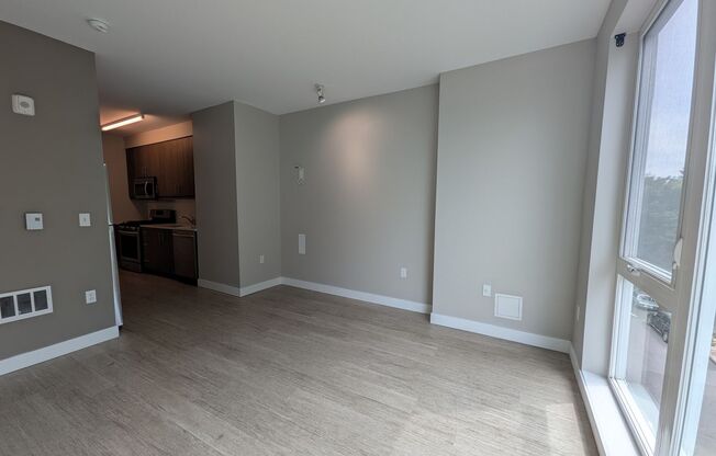 Studio, 1 bath, 412 sqft, $1,295, Unit 410