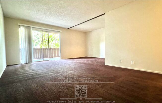 Large Studio with Walk-in Closet in very desirable Park Webster Gated Community!