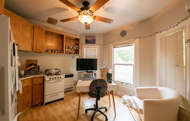 1 bed, 1 bath, $895, Unit 726 #2