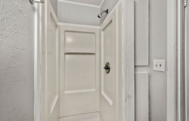1 bed, 1 bath, 800 sqft, $699, Unit 109 W Lincoln Ave #14