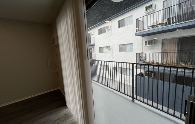 1 bed, 1 bath, 600 sqft, $2,048, Unit 301