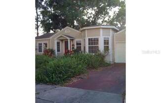 712 FLORAL DR
