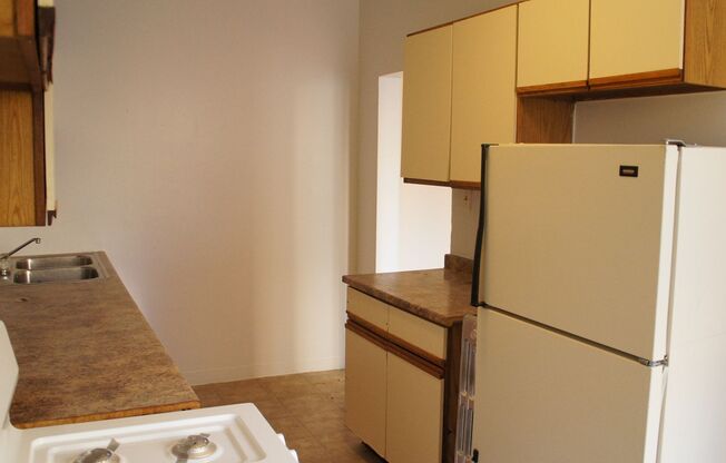 2 beds, 1 bath, 850 sqft, $1,695, Unit 1534-2H