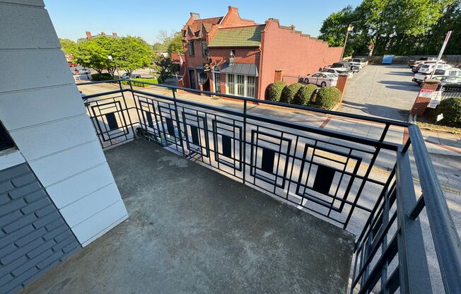 2 beds, 1 bath, 680 sqft, $1,595, Unit T200