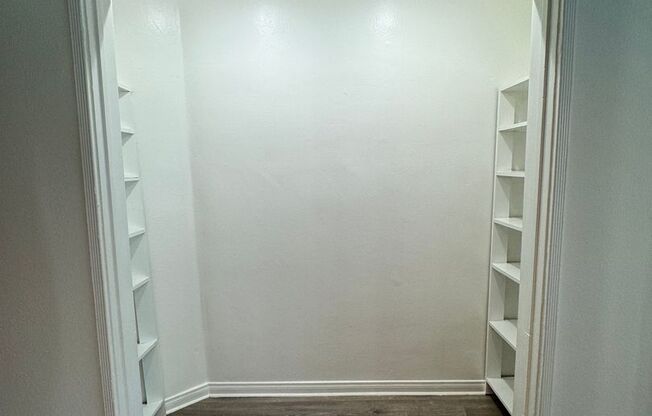 Studio, 1 bath, 300 sqft, $1,250, Unit 18