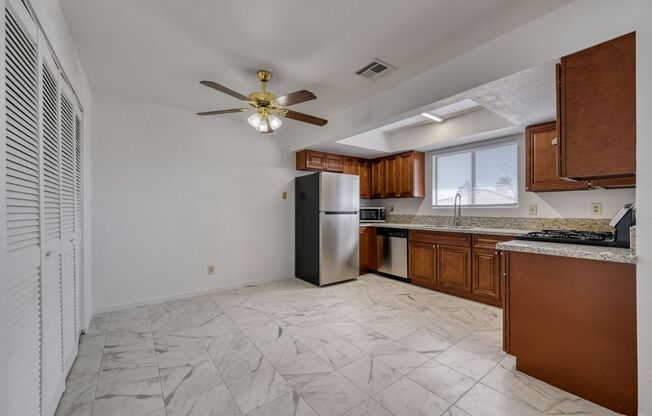 Cute and cozy 2 bedroom with all appliances