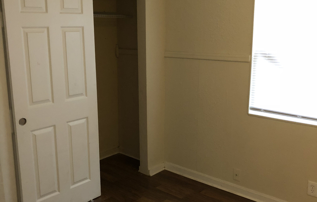 Single Family Home 4Bed/2Bath+nice size back yard ready Mid-June 2026 $1750/month