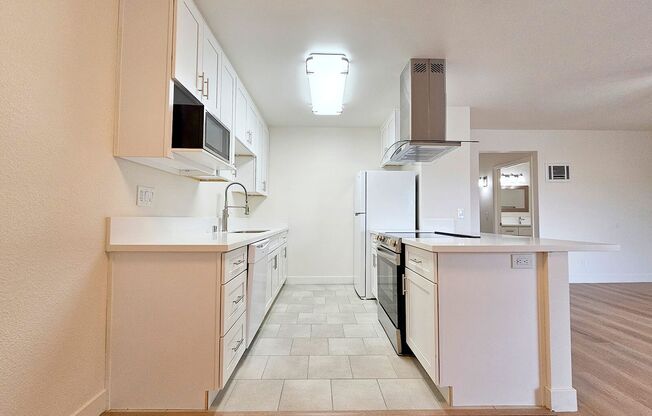 2 beds, 1 bath, 841 sqft, $2,595, Unit 26
