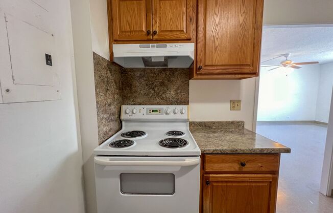 PRICE IMPROVEMENT | $500 Off 1st month! 2 bd | 2 bath unit across from Pearlridge Mall!