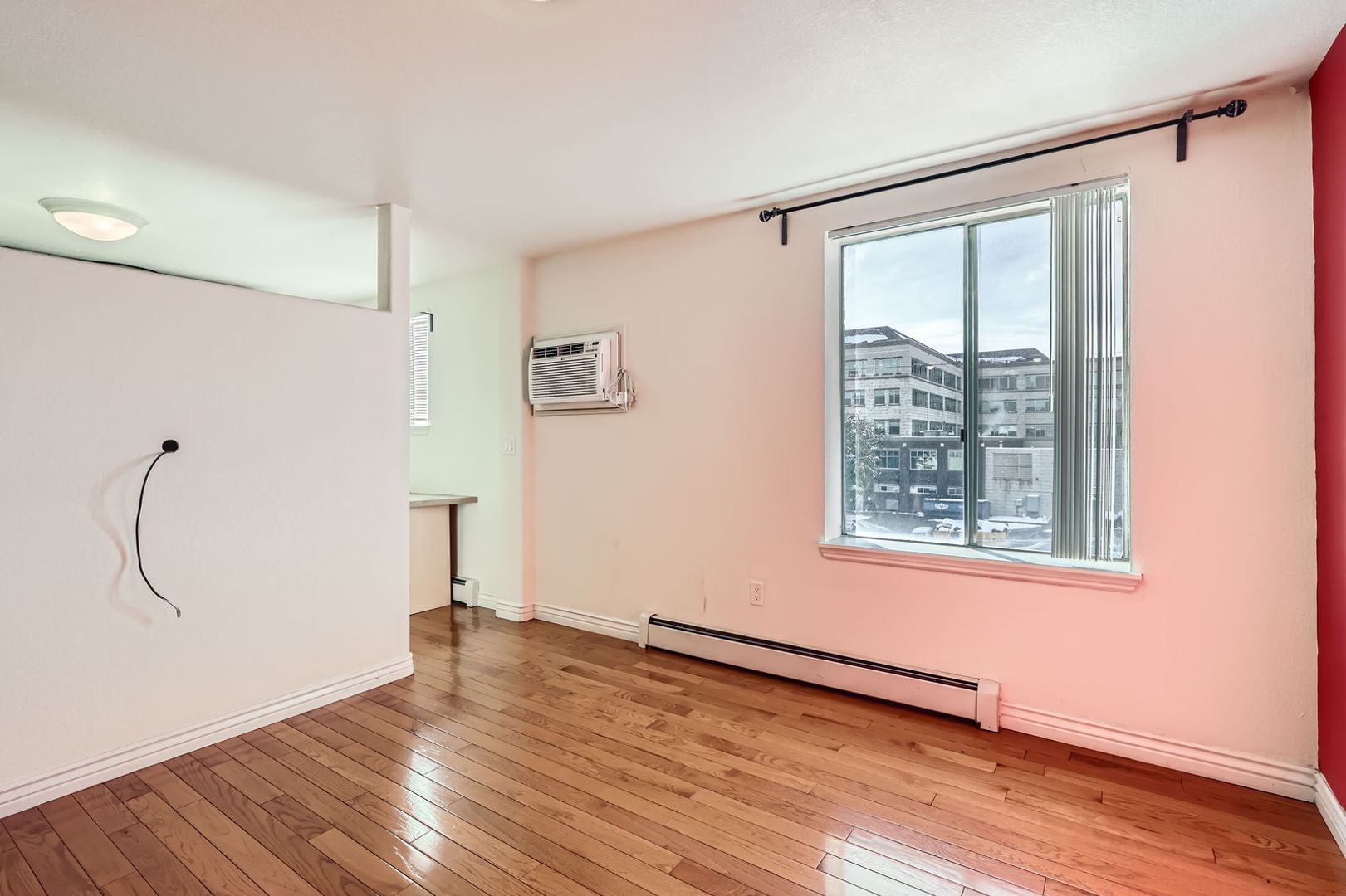 Cool 1 bedroom Condo in Uptown Medical District