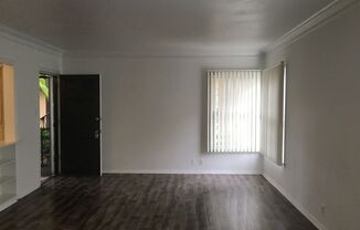 820-830 1/2 S. Serrano Ave