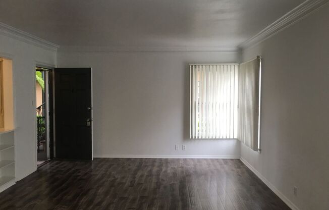 820-830 1/2 S. Serrano Ave