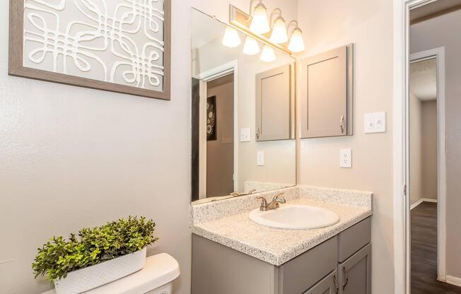 2 beds, 2 baths, 978 sqft, $1,049