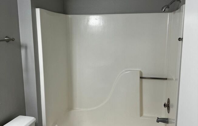 2 beds, 1 bath, 860 sqft, $865, Unit 10122-9