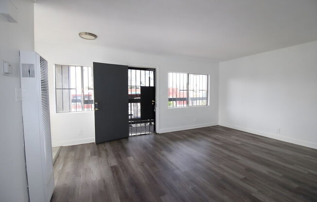 11308 S Figueroa St