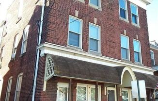 2 beds, 1 bath, $950, Unit 268 E Walnut - Unit 2