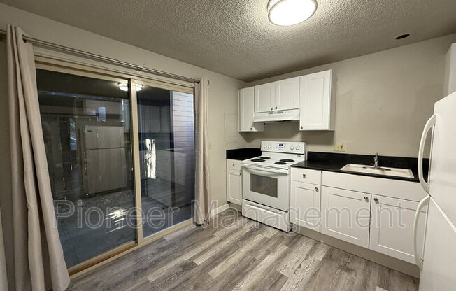 851 W 5th Ave