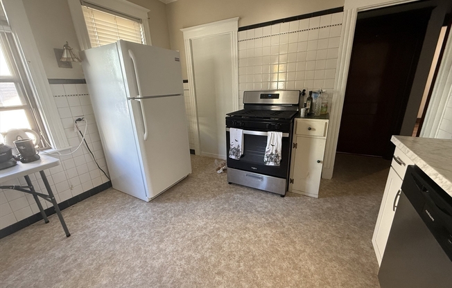 4 beds, 1 bath, 1,000 sqft, $4,200, Unit 2