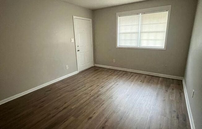 2 beds, 1 bath, $825, Unit 6 - downstairs unit