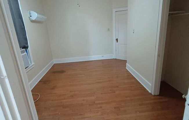 2 beds, 1 bath, 800 sqft, $799