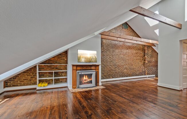 Available Now! Georgetown! Professionally Managed High End 1 Bed/ 1 Bath Condo